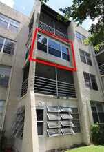 9230 Lagoon Pl in Davie, FL - Building Photo - Building Photo