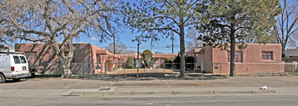 118-122 Charleston St SE in Albuquerque, NM - Building Photo - Building Photo