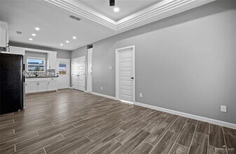 8 Whetstone Ave in McAllen, TX - Building Photo - Building Photo