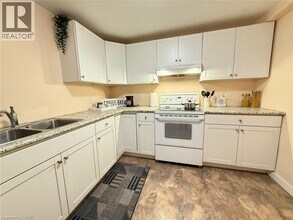 221 Ahrens St W in Kitchener, ON - Building Photo - Building Photo