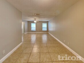 818 Tarawood Ln in Valrico, FL - Building Photo - Building Photo