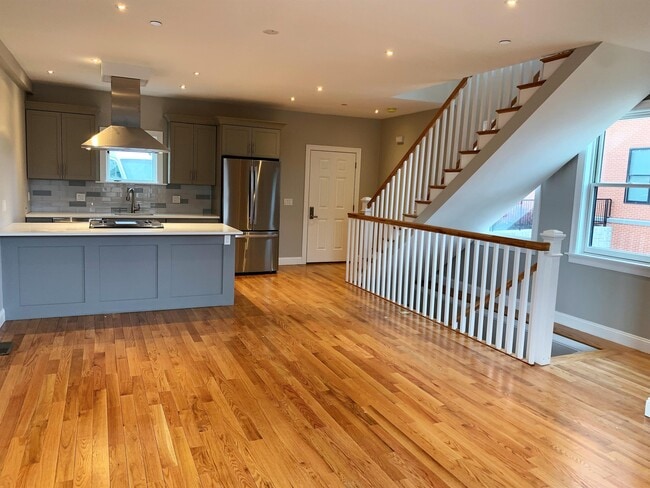 11 Goodhue St in Salem, MA - Building Photo - Building Photo