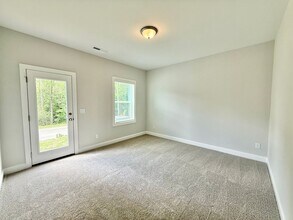 1924 Fishamble St in Fuquay Varina, NC - Foto de edificio - Building Photo