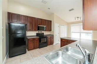 2709 Lucas Lakes Ln in Kissimmee, FL - Building Photo - Building Photo