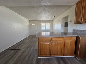 509 E Ave Q, Unit 5 in Palmdale, CA - Building Photo - Building Photo