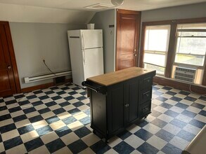 537 Clinton Ave, Unit Clinton B in Morgantown, WV - Foto de edificio - Building Photo