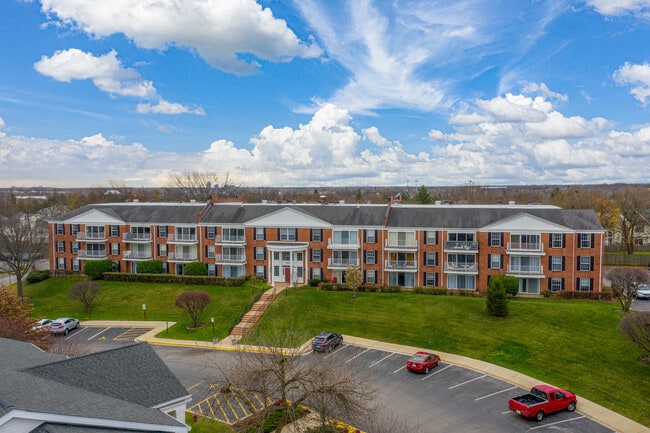 Versailles on the Lakes Schaumburg in Schaumburg, IL - Foto de edificio - Building Photo