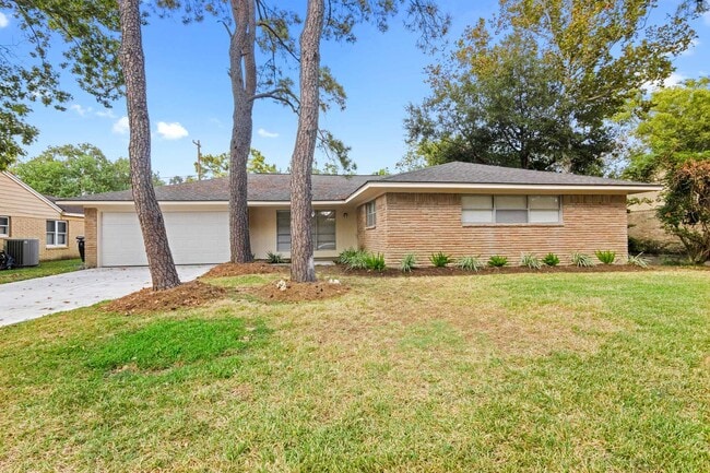 5638 Spellman Rd in Houston, TX - Building Photo - Building Photo