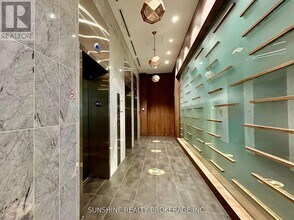 80 Queens Wharf Rd in Toronto, ON - Building Photo - Building Photo