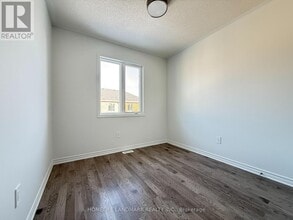 7 Moss Dr in Markham, ON - Building Photo - Building Photo