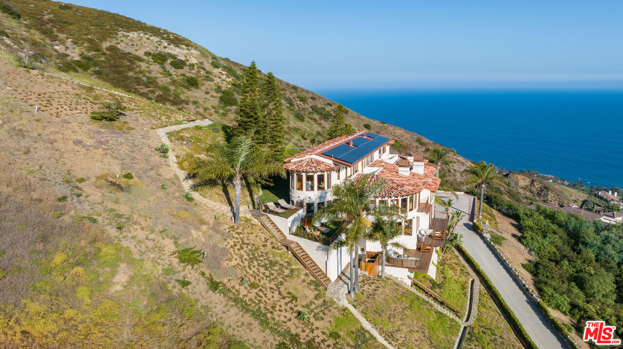 4240 Avenida De La Encinal in Malibu, CA - Building Photo