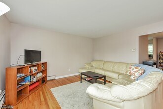 42 Walnut St in Montclair, NJ - Building Photo - Building Photo