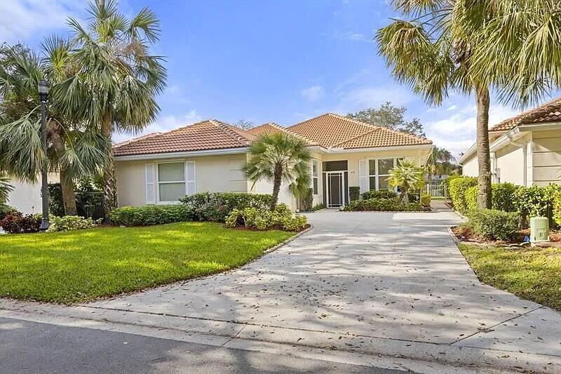 273 Kelsey Park Cir in Palm Beach Gardens, FL - Building Photo