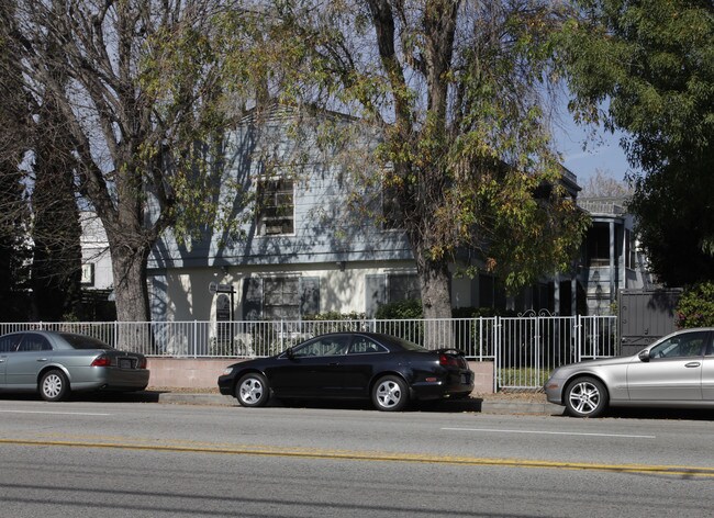 11645 Moorpark St in North Hollywood, CA - Foto de edificio - Building Photo