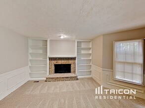 1720 Ridgefield Dr in Roswell, GA - Foto de edificio - Building Photo