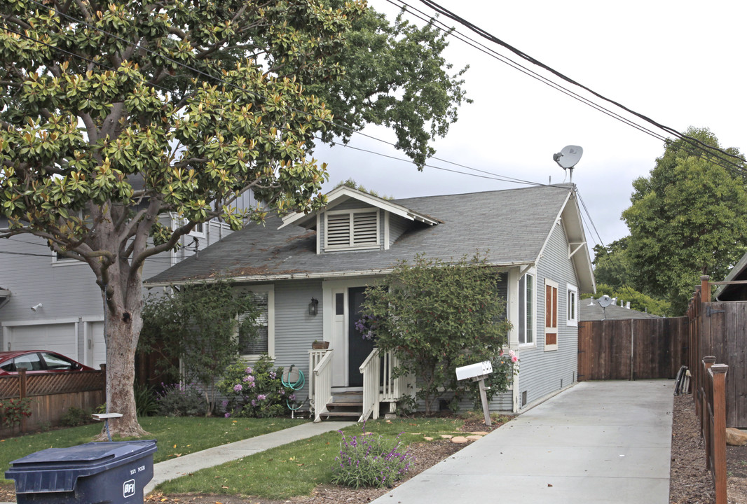 526 Vera Ave in Redwood City, CA - Foto de edificio