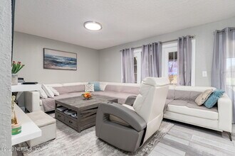 6619 La Mirada Dr W in Jacksonville, FL - Building Photo - Building Photo