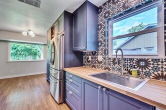 10713 Berthound Dr in Austin, TX - Building Photo - Building Photo