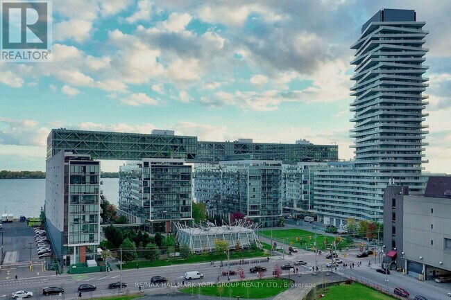 29 Queens Quay E in Toronto, ON - Building Photo - Building Photo