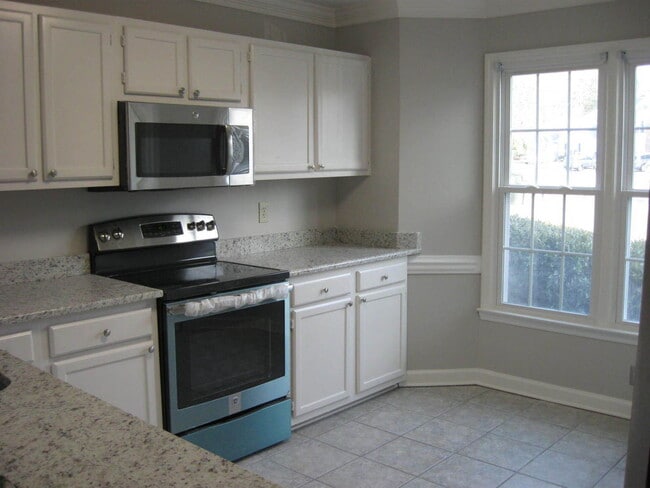 2 Valley Stream Ct in Greensboro, NC - Building Photo - Building Photo