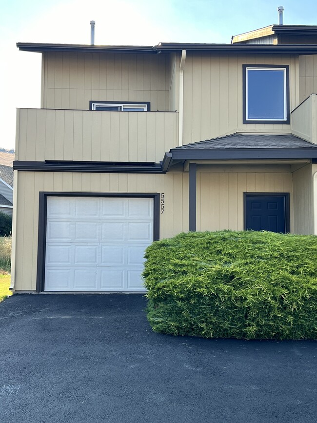 property at 5557 Glenridge Way