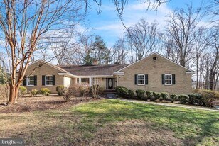 8616 Chateau Dr in Potomac, MD - Building Photo