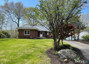 542 Lake Dr in Guilford, CT - Building Photo - Building Photo