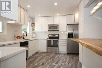 3384 Hannibal Rd in Burlington, ON - Building Photo - Building Photo