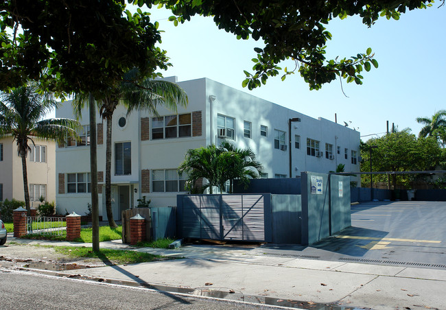 Coral Way Apartments in Miami, FL - Foto de edificio - Building Photo