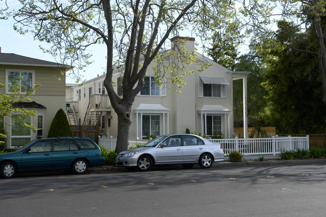 479 Duane St in Redwood City, CA - Building Photo - Building Photo