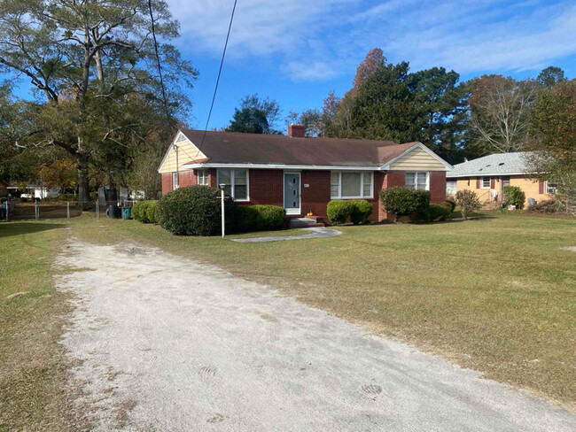 1412 S Fourth St in Hartsville, SC - Foto de edificio - Building Photo