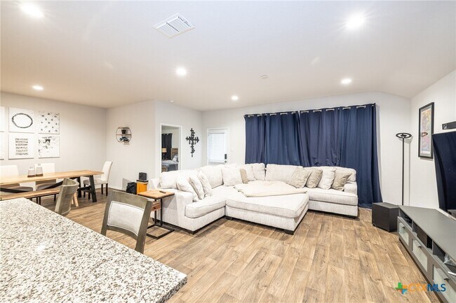 property at 860 Margay Lp