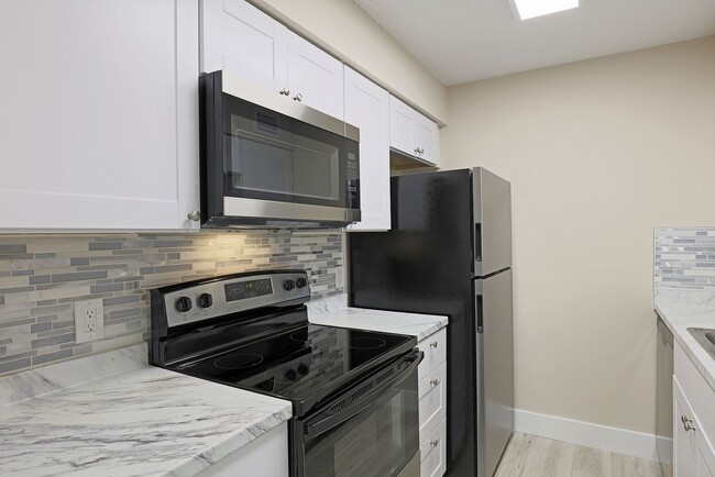 5303 Summerlin Rd in Ft. Myers, FL - Building Photo - Building Photo