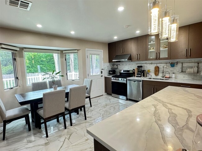 property at 20 Hillvale Rd
