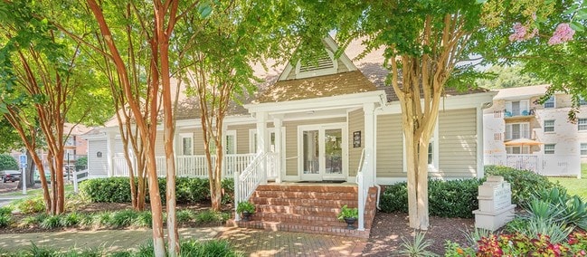 MAA Greenbrier in Fredericksburg, VA - Building Photo - Building Photo