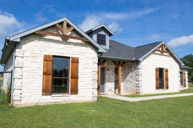 104 Sun Valley Ln in Weatherford, TX - Building Photo - Building Photo