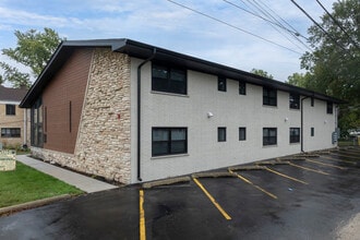 33 W Naperville Rd in Westmont, IL - Building Photo - Building Photo