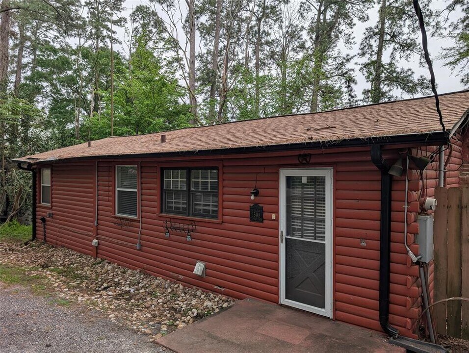 1598 E Pine Lake Cir in Montgomery, TX - Building Photo