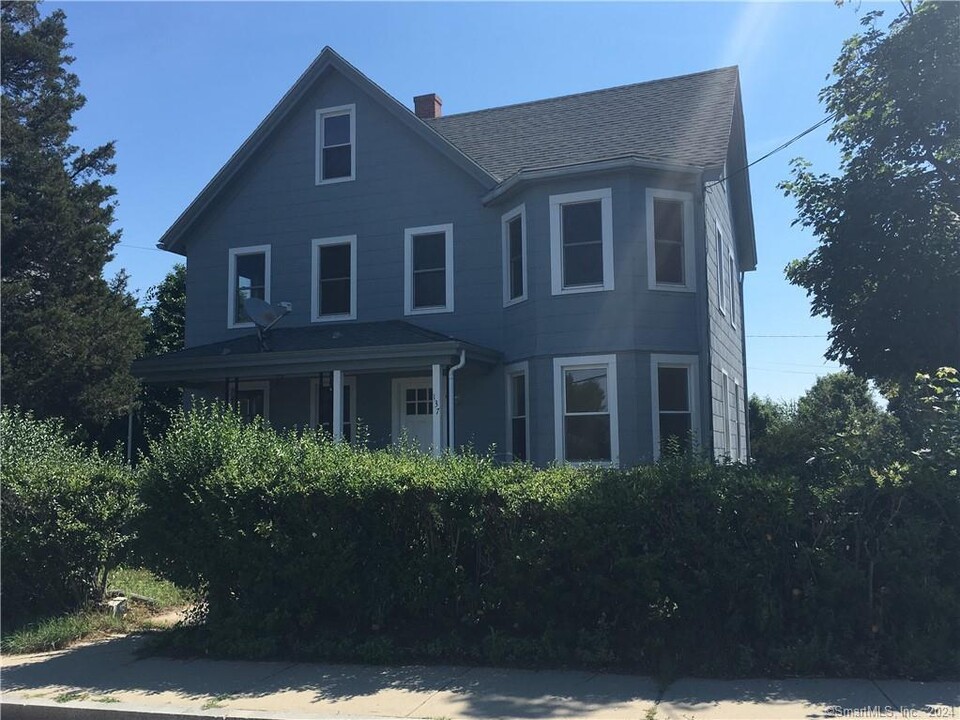 137 Tower St in Westerly, RI - Building Photo