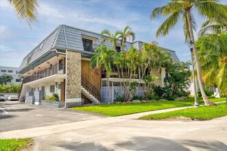 230 Sunrise Dr in Miami, FL - Building Photo - Building Photo