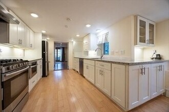 18 Beacon Pl in Melrose, MA - Foto de edificio - Building Photo