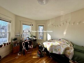 352 Main St, Unit 2 in Medford, MA - Foto de edificio - Building Photo