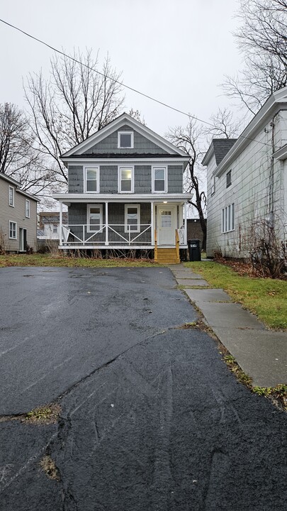 191 W 3rd St in Oswego, NY - Building Photo