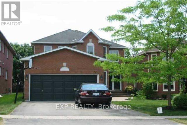 752 College Manor Dr in Newmarket, ON - Building Photo