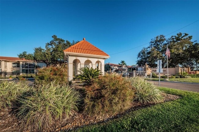 19029 US Hwy 19 N in Clearwater, FL - Building Photo - Building Photo