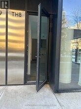 55 Charles St E in Toronto, ON - Building Photo - Building Photo