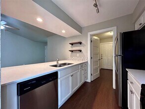 1900 Gracy Farms Ln in Austin, TX - Building Photo - Building Photo