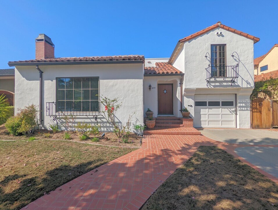210 Avila Rd in San Mateo, CA - Building Photo