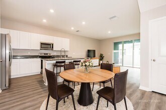 2893 Peony Pr Ln in Wesley Chapel, FL - Foto de edificio - Building Photo