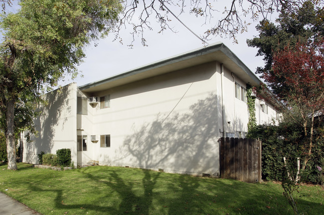 University House Apartments in Davis, CA - Foto de edificio - Building Photo